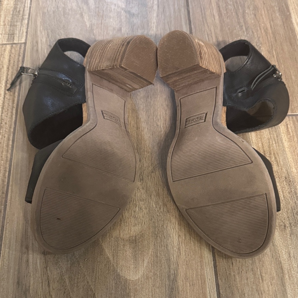TOMS Black Leather Sandals Size 7.5 - Picture 5 of 5